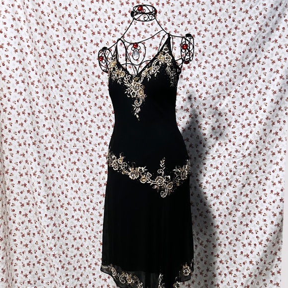 Cache Beaded Asymmetrical Dress with Flowers - Picture 5 of 7